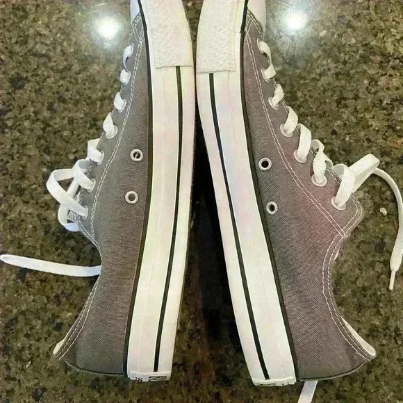 Converse, Chuck Taylor, All Star, Mens 11.5 Womens 13.5, Gray Sneakers - Picture 1 of 8